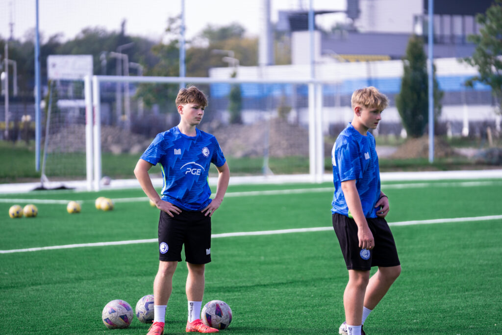 Zawodnik juniorów młodszych Unii Tarnów podczas treningu. Zdjęcie archiwalne z 5 października 2026.
